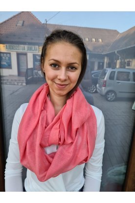 Csillogó ezüst pöttyös körsál