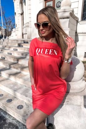 VICTORIA MODA divatos női bő szabású QUEEN feliratos póló ruha