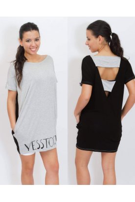 YESSTORY divatos hátul pántos és feliratal díszített kétszínű zsebbel ellátott bő fazonú rövid ujjú felső