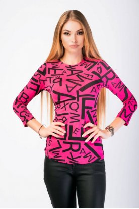 VICTORIA MODA divatos anyagában mintás hosszú ujjú felső