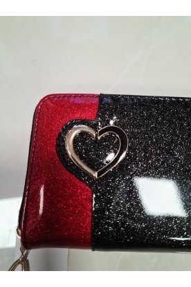 Divatos csillogós szívecske emblémával díszített lakkos női pénztárca