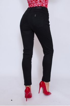REDRESS divatos nagy méretű egyszerű fekete push up-os női farmernadrág