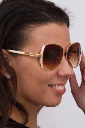 Divatos vékony aranyozott keretű női napszemüveg