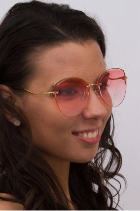 Stílusos női kerekített lencséjű keret nélküli napszemüveg aranyozott szárral