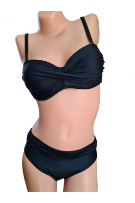 Divatos nagy méretű egyszínű 2 részes bikini csavart hatású felső résszel és bugyiján dísszel