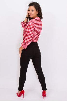 REDRESS Divatos női push up-os fekete színű hosszú szűkített szárú farmernadrág