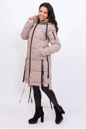 Divatos női hosszított oldalán felcipzározható és feliratos lógókkal díszített bő fazonú kabát