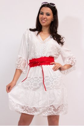 Gyönyörű csipkés és horgolt fehér színű nyári mini ruha háromnegyedes ujjal