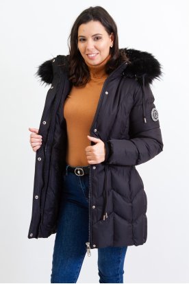 Divatos bélelt karcsúsított, hosszított steppelt női télikabát mandzsettas ujjal és szőrmés kapucnival