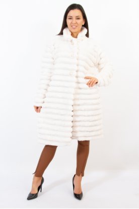 Női divatos hosszú műszőrme kabát bordazott stílusban dekorativ gombokkal