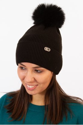 Divatos bélelt gépi kötött téli fekete sapka szőrme pompommal emblémával