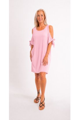 RUCY FASHION Divatos laza esésű, nőies szabású Beach Chic tunika különleges vállkivágással és masnival átkötött ujjrésszel.